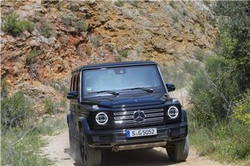 Aufgefrischter Klassiker: Zu Preisen ab zunächst 107 041 Euro schickt Mercedes die zweite Generation seiner G-Klasse ab Juni zu den Kunden. Foto: Daimler AG