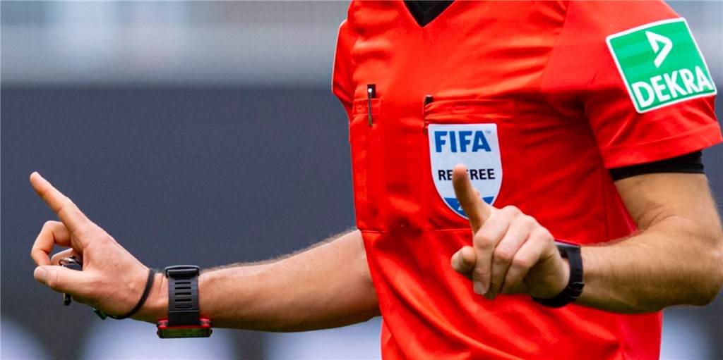 Dortmunder Fußball-Team bricht Spiel ab, weil es sich vom Schiedsrichter bedroht fühlt Aufgrund des Verhaltens des Schiedsrichters brach eine Dortmunder Fußballmannschaft ihr Spiel ab.