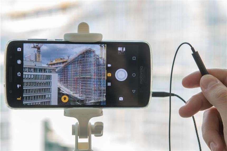 Headset als Fernauslöser für Smartphone-Fotos nutzen Aufnahmen ohne Verwackler gibt es auch am Smartphone - mit dem Headset als Fernauslöser und einem Stativ. Foto: Robert Günther