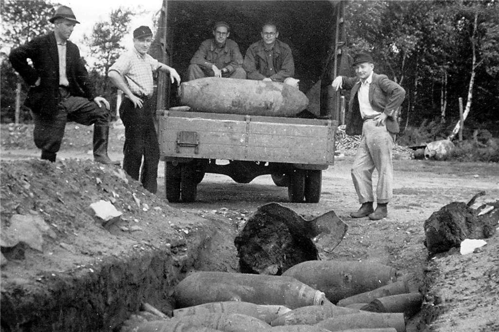 Tagebuch des Schreckens (3) - Brandbomben lösen Panik im Bunker aus Aufräumarbeiten im Stadtgebiet nach dem Krieg