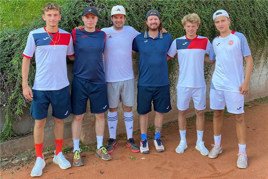 Dorstener TC steigt auf - TC Deuten bejubelt Unentschieden wie einen Sieg Aufsteiger in die Westfalenliga: die Herren des Dorstener TC mit (v.l.) Karim Al Amin, Sean Lange, Basti Beck , Christian Eusterfeldhaus, Ruben Angrick und Marlon Schilasky.