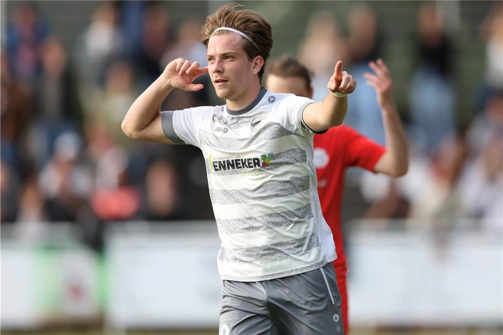 Personalupdate beim FC Nordkirchen: Zwei Entwarnungen und ein Fragezeichen Con Lappen bejubelt ein Tor.