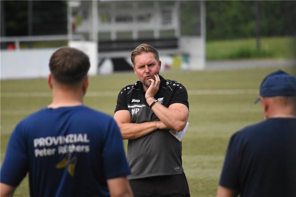 FC Nordkirchens Auftakt mit Riesenkader: Plechaty lässt den Neu-Westfalenligisten schwitzen Aufstiegstrainer Mario Plechaty lobte: „Das, was die Mannschaft in den letzten zwei Jahren geleistet hat, ist phänomenal.“