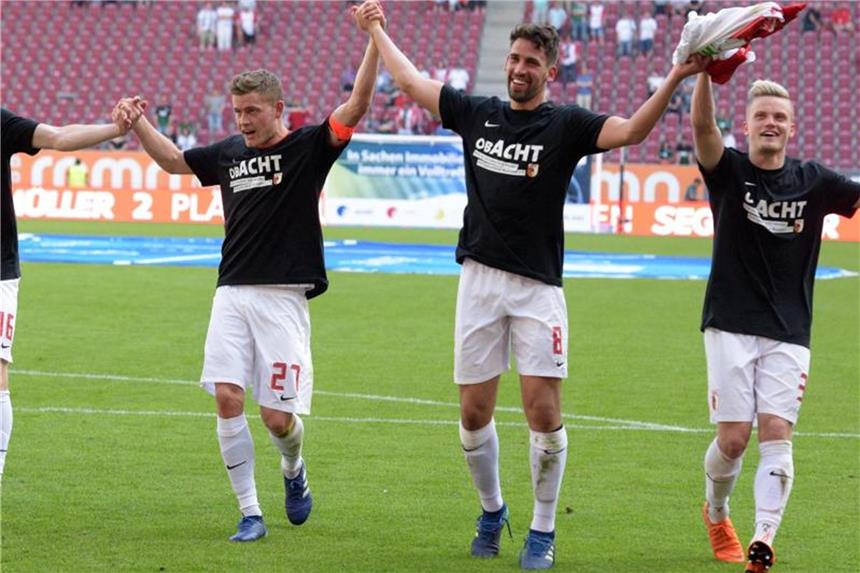 Mainz richtet Fokus auf Leipzig - Augsburg feiert Augsburg sicherte sich mit dem 2:0 gegen Mainz vorzeitig den Klassenerhalt. Foto: Stefan Puchner
