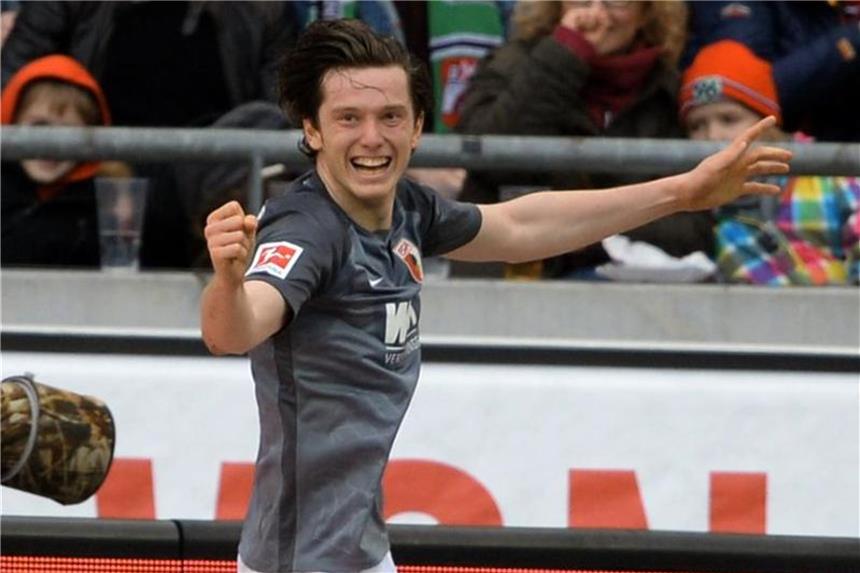 Gregoritsch trifft, Augsburg siegt Augsburgs Schlüssel zum Sieg in Hannover: Doppeltorschütze Michael Gregoritsch. Foto: Swen Pförtner
