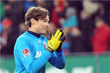 Augsburgs Torwart Marwin Hitz wird wohl im Sommer zu Borussia Dortmund wechseln. Foto: Stefan Puchner