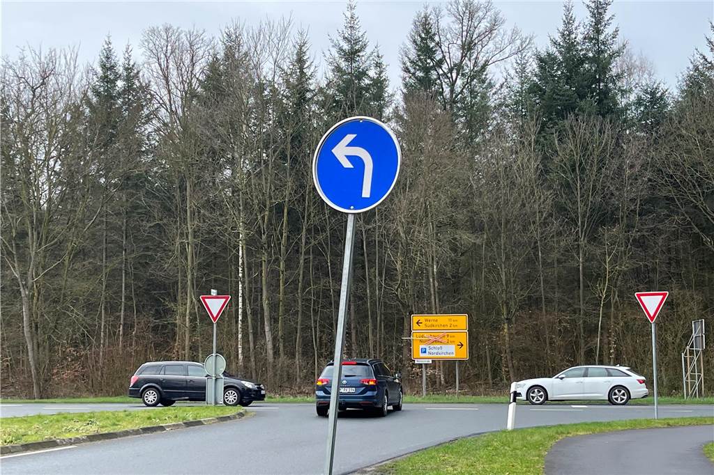 Falsche Schilder nach Nordkirchen auch aus Capelle Aus Capelle soll man links nach Südkirchen abbiegen, was einen erheblichen Umweg auf dem Weg nach Nordkirchen bedeuten würde.