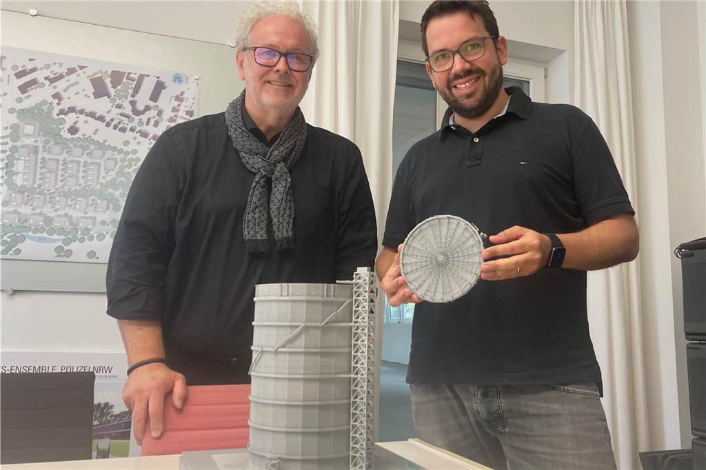 Dortmunder retten eines der beliebtesten Bauwerke des Ruhrgebiets vor Verfall Aus dem 3D-Drucker kommt dieses Modell des Gasometers im Büro von Lindner Lohse Architekten, hier mit Harald Lindner und David Auerbach.