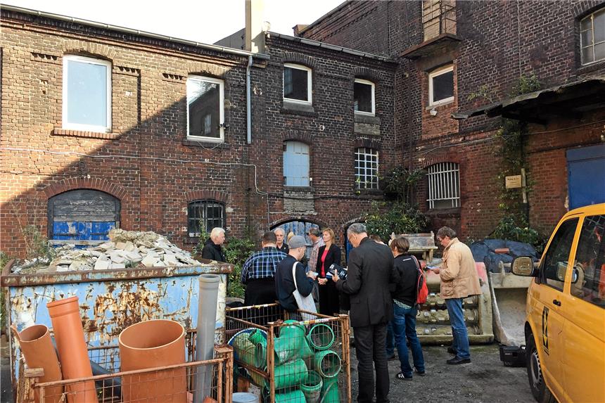 Dortmunder Hafen soll „Westfalen-Riviera“ werden Aus dem alten Lagerhaus an der Speicherstraße 15 wird der Dortmunder „Heimathafen“ – hier mit Blick auf die künftige Gastronomie-Terrasse.Kolle