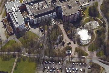 Aus dem Außenbereich des St. Elisabeth-Krankenhauses soll ein kleiner Gesundheitspark werden.