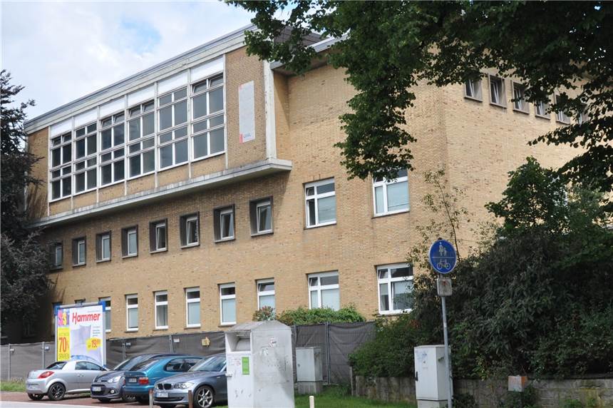 Ehemaliges Petrinum an der Bochumer Straße: 149 Geflüchtete ziehen ein Aus der Notunterkunft ist eine Zentrale Unterbringungseinrichtung (ZUE) geworden: Das ehemalige Petrinum an der Bochumer Straße beherbergt neue Bewohner.