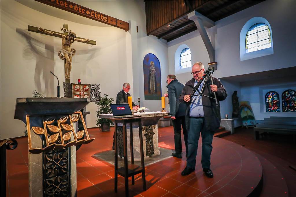 Aus der St.-Elisabeth-Kirche in Obercastrop werden seit März jeden Sonntag live ins Internet übertragen.