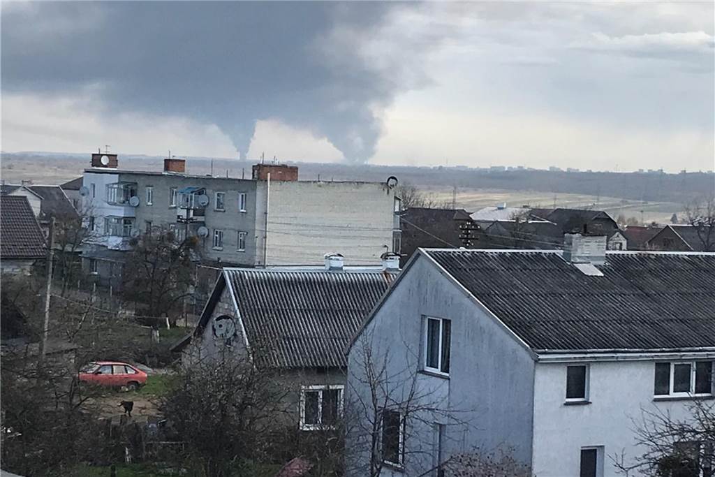 Selmer hilft in der Ukraine: „Die Menschen sind unvorsichtig geworden“ Aus der Wohnung seines Freundes Petro Lazarchuck konnte Ralf Piekenbrock während seines Aufenthalts Raketeneinschläge in der Region um Lwiw beobachten.