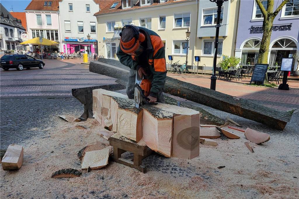 Holzbildhauer auf dem Alten Markt