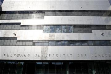 Aus einer Zeche wurde ein Gebäude der Folkwang Universität der Künste. Foto: Roland Weihrauch/Archiv