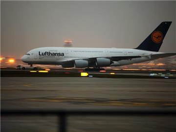 Aus für den A380? Airbus denkt darüber nach. Foto: Fredrik von Erichsen/Archiv