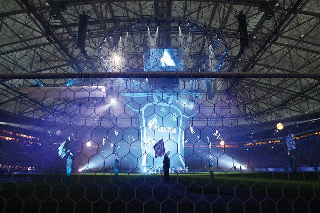 „Schalke steht am Scheideweg“: Kulturwissenschaftler Grütter analysiert den Revierfußball Die Veltins-Arena