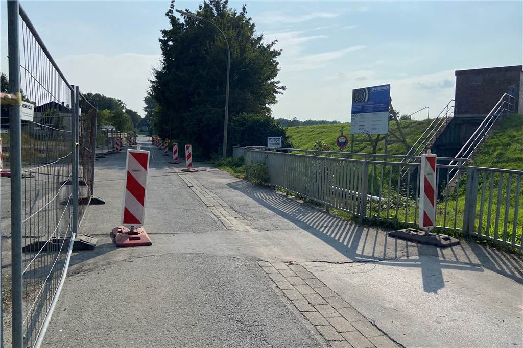Verloren im Schilderwald: Baustelle in Dortmund verwirrt Fußgänger Aus Richtung der der Mergelkuhle in Dortmund-Nette scheint der Durchgang für Fußgänger erlaubt. Ein "Durchgang verboten"-Schild steht hier nicht.