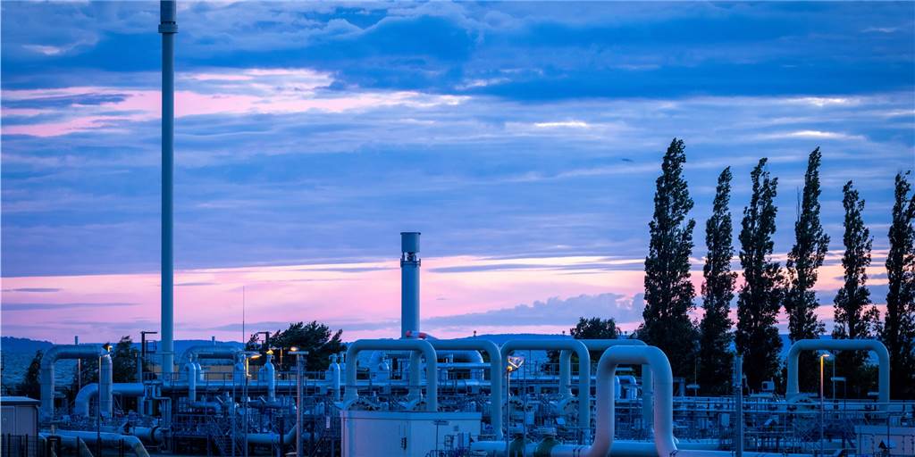 Gaspreise, Speicherstände und Verbrauch: Die aktuelle Lage in Deutschland Rohrsysteme und Absperrvorrichtungen in der Gasempfangsstation der Ostseepipeline Nord Stream 1 und der Übernahmestation der Ferngasleitung OPAL (Ostsee-Pipeline-Anbindungsleitung) sind vor Sonnenaufgang zu sehen.
