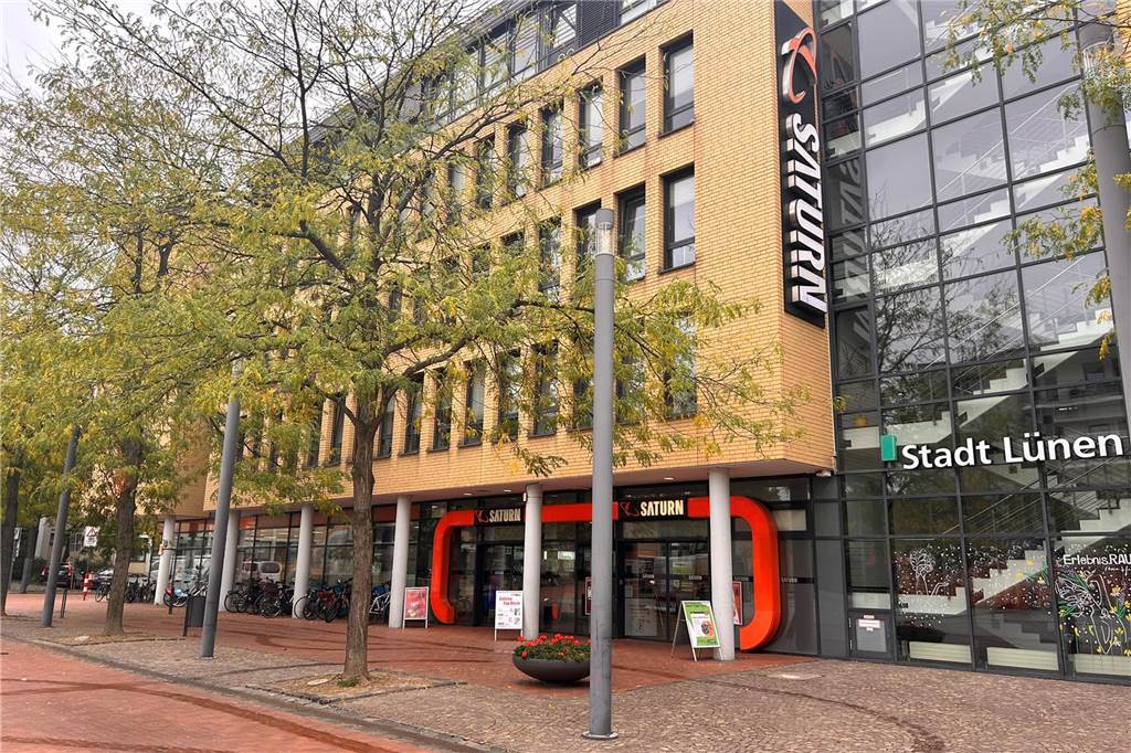 Woolworth eröffnet 2025 am Marktplatz mit vielseitigem Sortiment Das Gebäude mit Saturn in Lünen