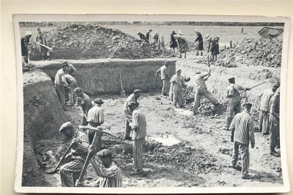 Seltene Bilder aus dem Todeslager Auschwitz tauchten in Castrop-Rauxel auf