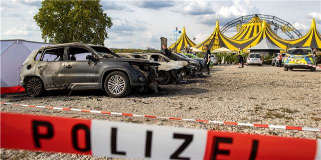 Flugzeugabsturz in Duisburg: Insassen identifiziert, Ursache unklar