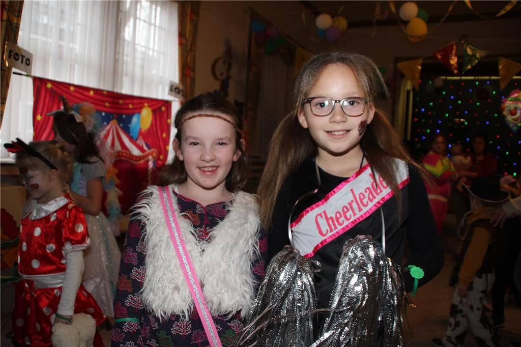 Ausgefallene Kostüme und reichlich gute Laune im Gepäck. Die Kinderkarnevalsparty im Bürgerhaus Brambauer mit Stimmungskanone Hermann Tintelott und seinen „Chaos Kids“ an der Spitze sowie eine Vielzahl an jungen Jecken sorgte an Rosenmontag im Bürgerhaus Brambauer wieder für lockere und ungezwungene Atmosphäre.
