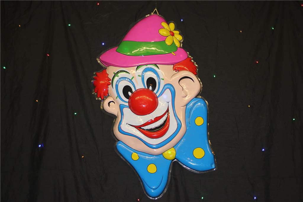Ausgefallene Kostüme und reichlich gute Laune im Gepäck. Die Kinderkarnevalsparty im Bürgerhaus Brambauer mit Stimmungskanone Hermann Tintelott und seinen „Chaos Kids“ an der Spitze sowie eine Vielzahl an jungen Jecken sorgte an Rosenmontag im Bürgerhaus Brambauer wieder für lockere und ungezwungene Atmosphäre.