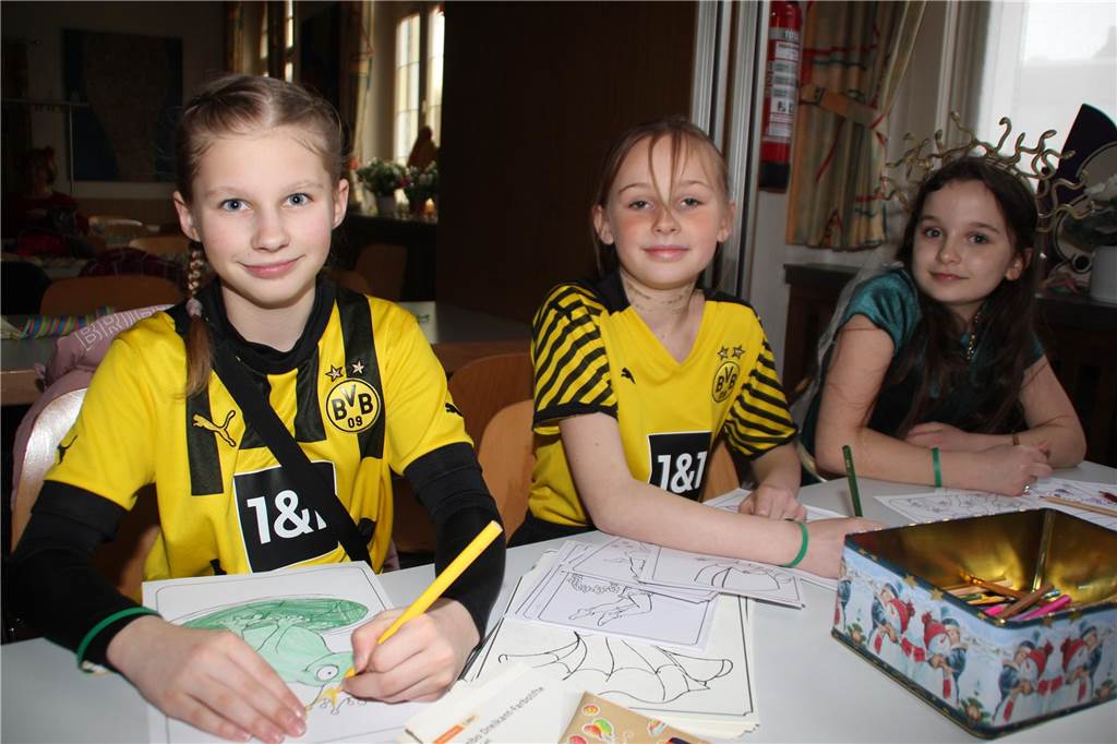 Ausgefallene Kostüme und reichlich gute Laune im Gepäck. Die Kinderkarnevalsparty im Bürgerhaus Brambauer mit Stimmungskanone Hermann Tintelott und seinen „Chaos Kids“ an der Spitze sowie eine Vielzahl an jungen Jecken sorgte an Rosenmontag im Bürgerhaus Brambauer wieder für lockere und ungezwungene Atmosphäre.