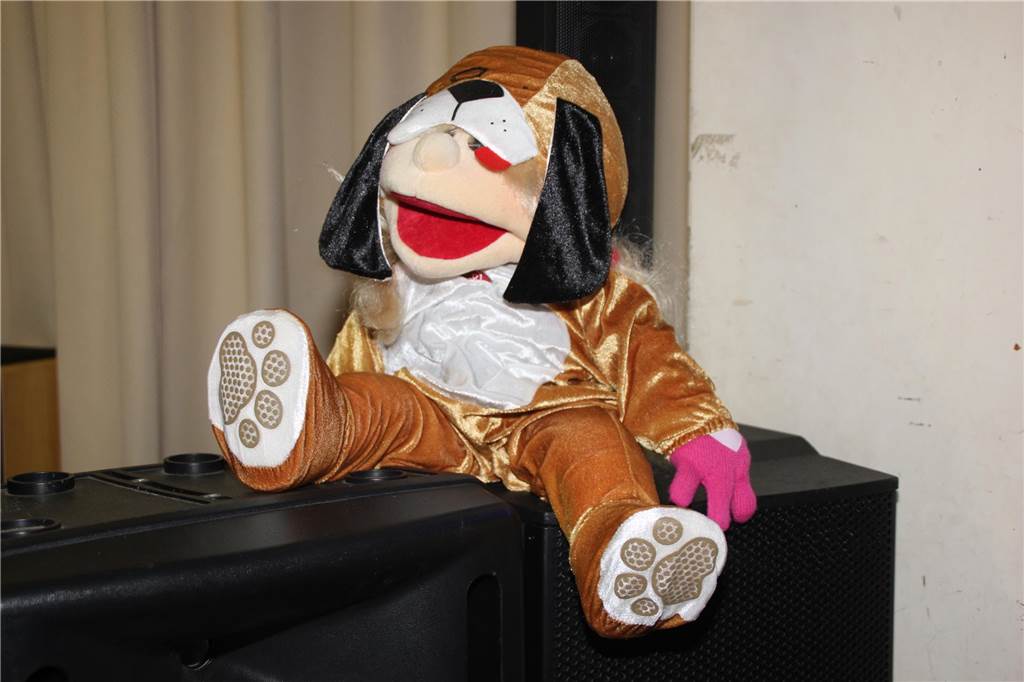 Ausgefallene Kostüme und reichlich gute Laune im Gepäck. Die Kinderkarnevalsparty im Bürgerhaus Brambauer mit Stimmungskanone Hermann Tintelott und seinen „Chaos Kids“ an der Spitze sowie eine Vielzahl an jungen Jecken sorgte an Rosenmontag im Bürgerhaus Brambauer wieder für lockere und ungezwungene Atmosphäre.