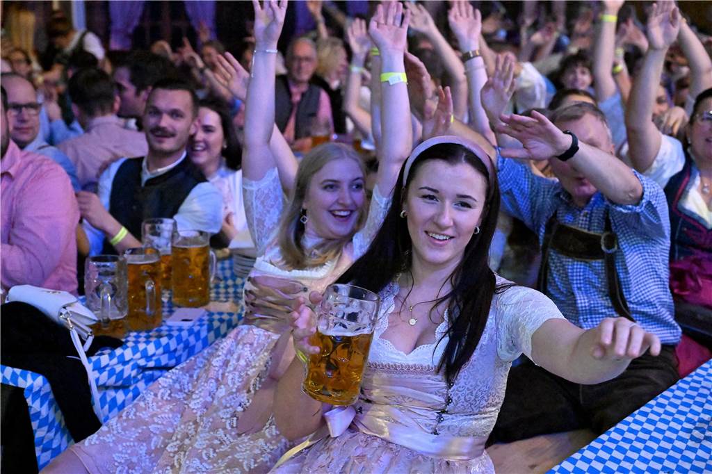 Feiernde Gruppe