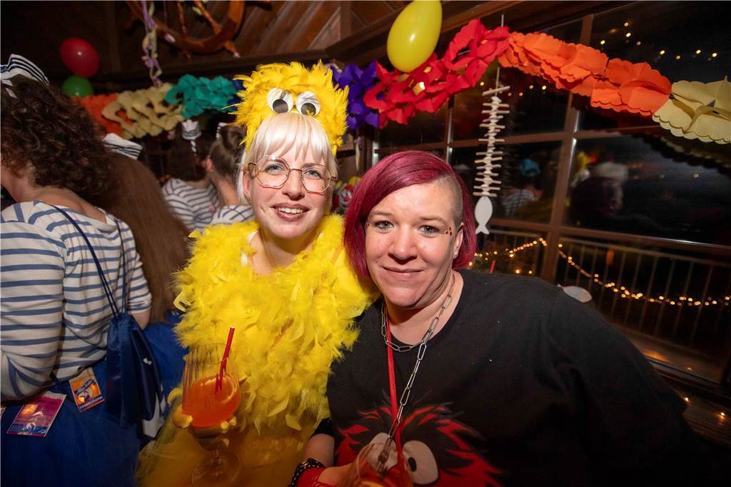 Ausgelassene Feierlaune an Weiberfastnacht am Donnerstagabend (27. Februar 2025) : Die Kajüte war bis auf den letzten Platz gefüllt, die Stimmung grandios-ein gelungener Auftakt in die heiße Phase des Karnevals.