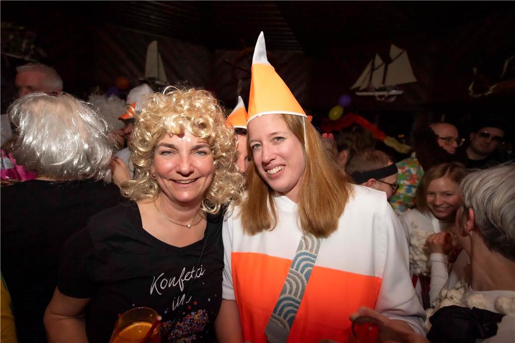 Ausgelassene Feierlaune an Weiberfastnacht am Donnerstagabend (27. Februar 2025) : Die Kajüte war bis auf den letzten Platz gefüllt, die Stimmung grandios-ein gelungener Auftakt in die heiße Phase des Karnevals.