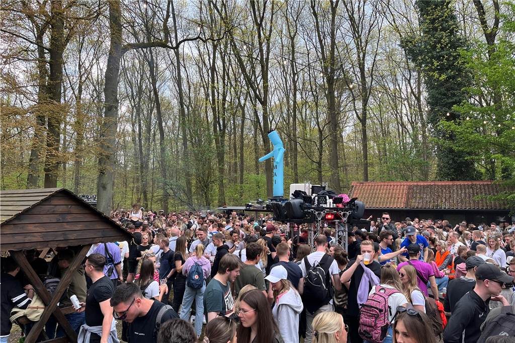 Die 50 schönsten Bilder vom 1. Mai in Haltern: Marktplatz, Lakeside Inn und Westuferpark Ausgelassene Stimmung am 1. Mai in Haltern am See.