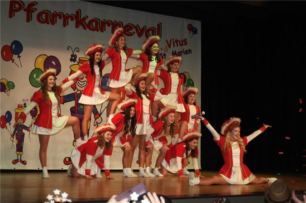 Ausgelassene Stimmung beim Pfarrkarneval St. Vitus.