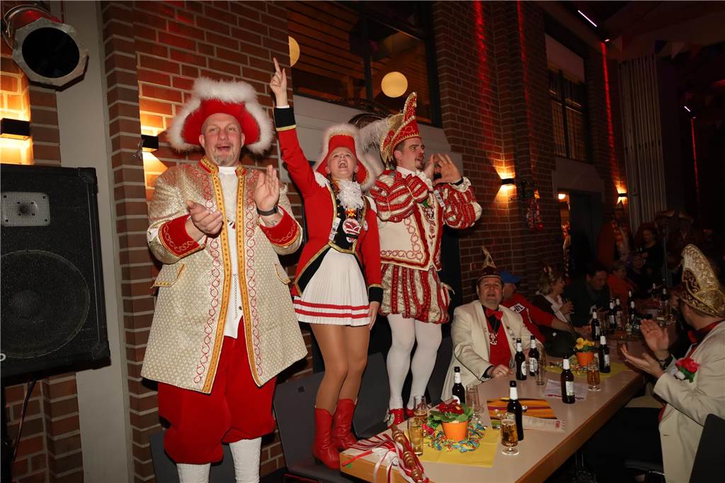 Ausgelassene Stimmung beim Pfarrkarneval St. Vitus.