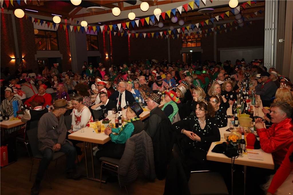 Ausgelassene Stimmung beim Pfarrkarneval St. Vitus.