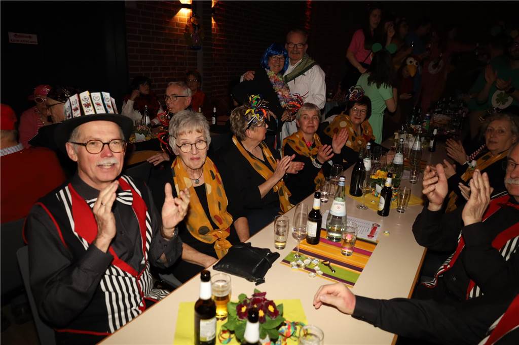 Ausgelassene Stimmung beim Pfarrkarneval St. Vitus.