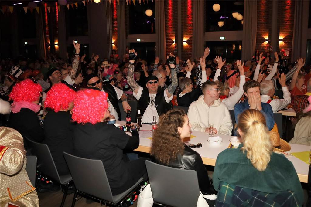 Ausgelassene Stimmung beim Pfarrkarneval St. Vitus.