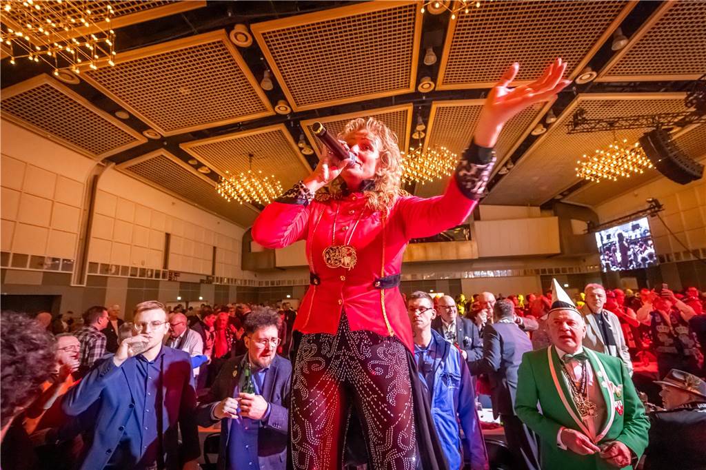Der närrische Rat lud ein: Das war die 44. Dortmunder Herrensitzung Ausgelassene Stimmung herrschte am 21.1. bei der 44. Herrensitzung des närrischen Rats in der Westfalenhalle.
