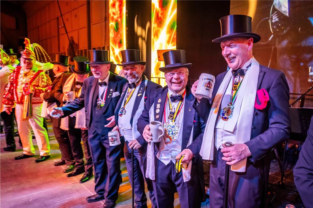 Der närrische Rat lud ein: Das war die 44. Dortmunder Herrensitzung Ausgelassene Stimmung herrschte am 21.1. bei der 44. Herrensitzung des närrischen Rats in der Westfalenhalle.