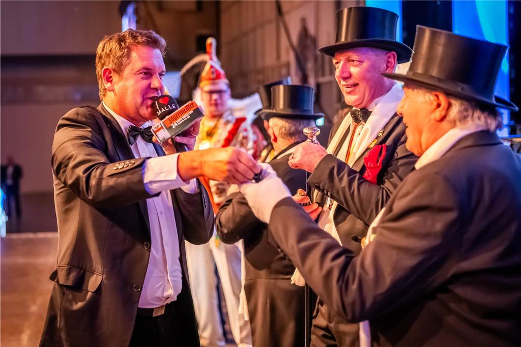 Der närrische Rat lud ein: Das war die 44. Dortmunder Herrensitzung Ausgelassene Stimmung herrschte am 21.1. bei der 44. Herrensitzung des närrischen Rats in der Westfalenhalle.