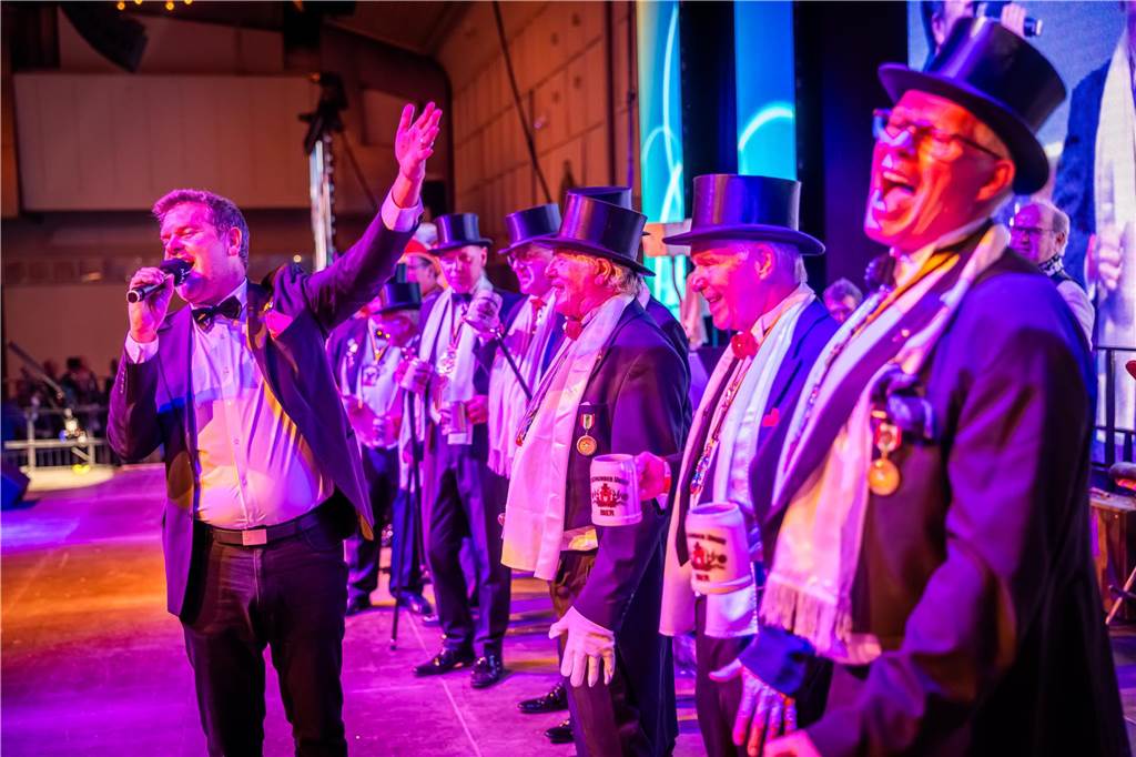 Der närrische Rat lud ein: Das war die 44. Dortmunder Herrensitzung Ausgelassene Stimmung herrschte am 21.1. bei der 44. Herrensitzung des närrischen Rats in der Westfalenhalle.