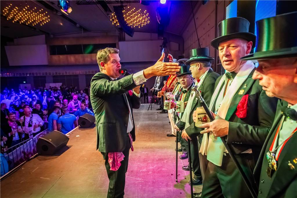Der närrische Rat lud ein: Das war die 44. Dortmunder Herrensitzung Ausgelassene Stimmung herrschte am 21.1. bei der 44. Herrensitzung des närrischen Rats in der Westfalenhalle.