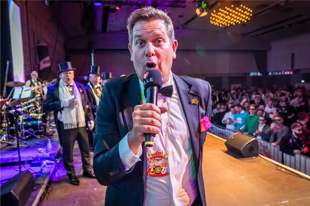 Der närrische Rat lud ein: Das war die 44. Dortmunder Herrensitzung Ausgelassene Stimmung herrschte am 21.1. bei der 44. Herrensitzung des närrischen Rats in der Westfalenhalle.