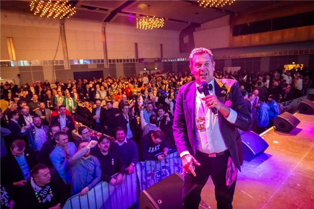 Der närrische Rat lud ein: Das war die 44. Dortmunder Herrensitzung Ausgelassene Stimmung herrschte am 21.1. bei der 44. Herrensitzung des närrischen Rats in der Westfalenhalle.