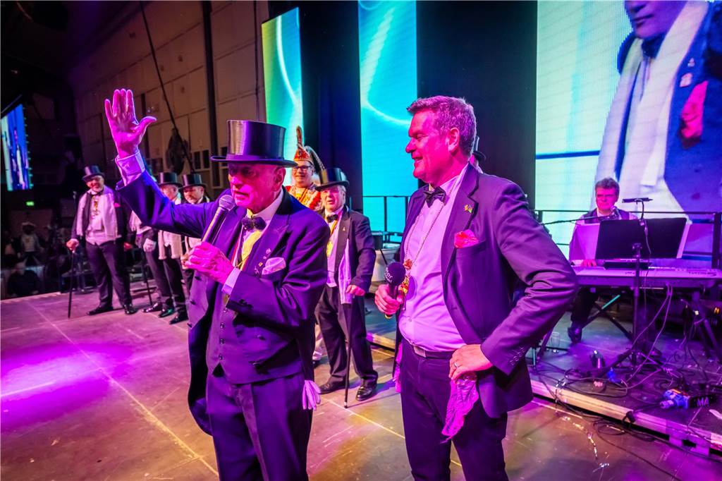 Der närrische Rat lud ein: Das war die 44. Dortmunder Herrensitzung Ausgelassene Stimmung herrschte am 21.1. bei der 44. Herrensitzung des närrischen Rats in der Westfalenhalle.