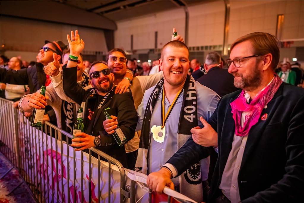 Der närrische Rat lud ein: Das war die 44. Dortmunder Herrensitzung Ausgelassene Stimmung herrschte am 21.1. bei der 44. Herrensitzung des närrischen Rats in der Westfalenhalle.