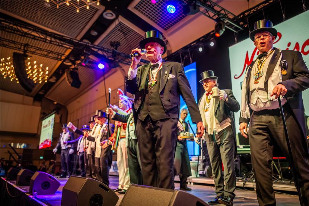 Der närrische Rat lud ein: Das war die 44. Dortmunder Herrensitzung Ausgelassene Stimmung herrschte am 21.1. bei der 44. Herrensitzung des närrischen Rats in der Westfalenhalle.