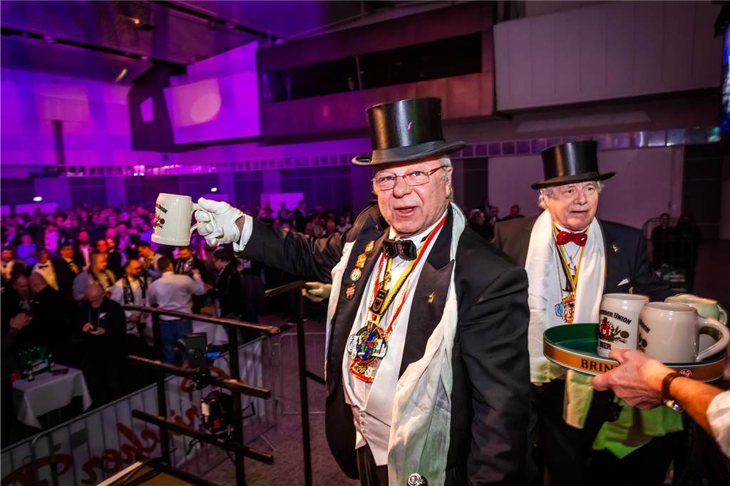 Der närrische Rat lud ein: Das war die 44. Dortmunder Herrensitzung Ausgelassene Stimmung herrschte am 21.1. bei der 44. Herrensitzung des närrischen Rats in der Westfalenhalle.